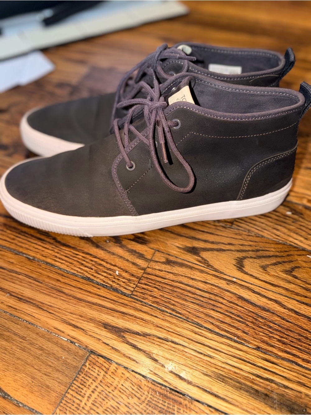 TOMS Paseo Grey Leather Chukka Sneakers Men’s Size 10 White Rubber Sole